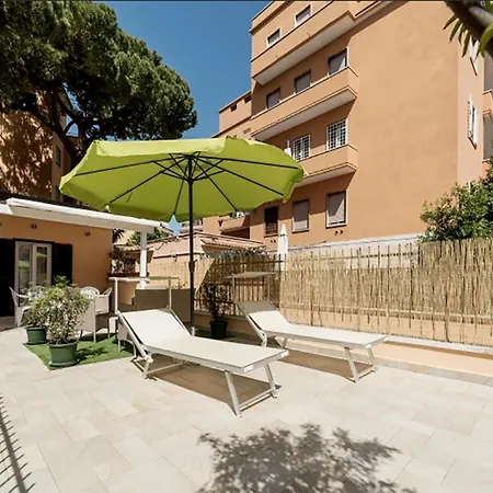 Wonderful Little Gem With A Large Private Terrace! Apartament Rzym
