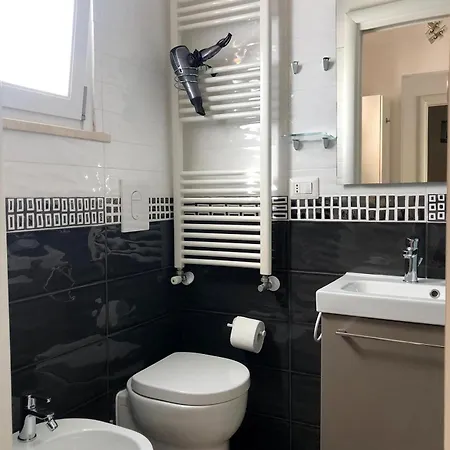 Wonderful Little Gem With A Large Private Terrace! Apartament